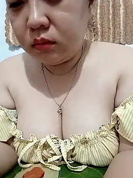 Snapshot of VyOanh2K chatting on 20, 10, 2025 VyOanh2K online show from 20, 10, 2025