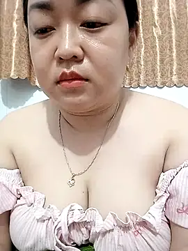 Snapshot of VyOanh2K chatting on 25, 10, 2025 VyOanh2K online show from 25, 10, 2025