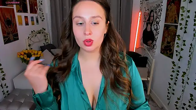 Snapshot of Lattea chatting on 4, 10, 2025 Lattea online show from 4, 10, 2025