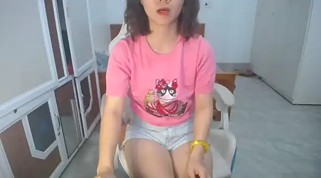 Snapshot of Susu204 chatting on 5, 3, 2025 Susu204 online show from 5, 3, 2025