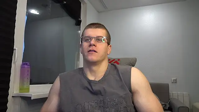 Snapshot of Bruno_Banani chatting on 2, 10, 2025 Bruno Banani online show from 2, 10, 2025