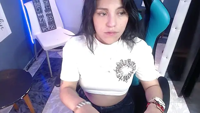 MartinaFonse online show from 1, 2, 2025