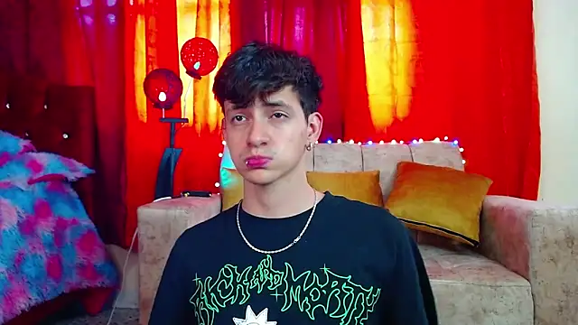 Snapshot of GabyThoms chatting on 20, 12, 2024 GabyThoms online show from 20, 12, 2024