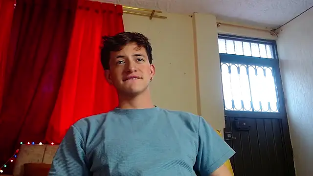 Snapshot of GabyThoms chatting on 2, 1, 2025 GabyThoms online show from 2, 1, 2025