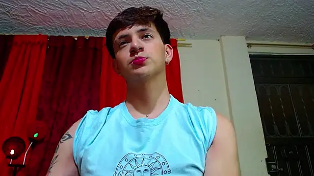 Snapshot of GabyThoms chatting on 5, 1, 2025 GabyThoms online show from 5, 1, 2025