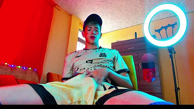 Snapshot of GabyThoms chatting on 3, 2, 2025 GabyThoms online show from 3, 2, 2025