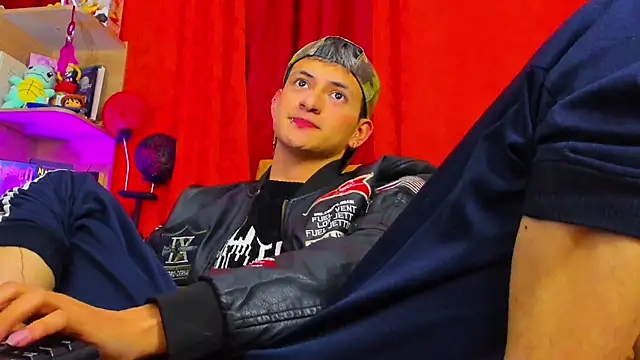 Snapshot of GabyThoms chatting on 8, 3, 2025 GabyThoms online show from 8, 3, 2025