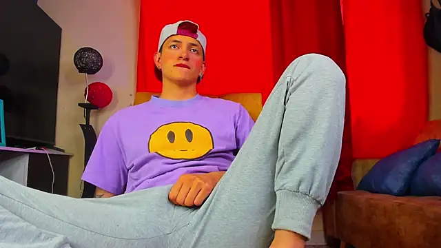 Snapshot of GabyThoms chatting on 9, 10, 2025 GabyThoms online show from 9, 10, 2025