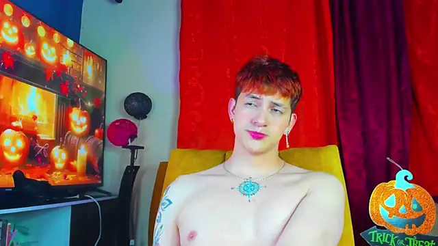 Snapshot of GabyThoms chatting on 15, 10, 2025 GabyThoms online show from 15, 10, 2025