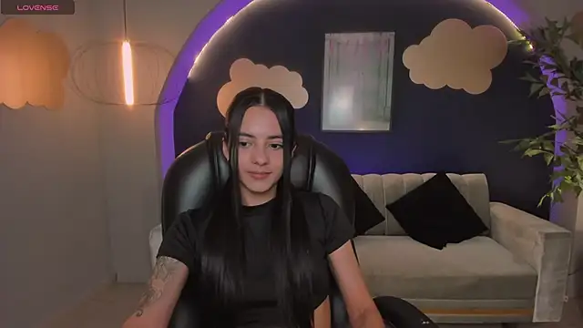 HannahJamesX online show from 8, 1, 2025