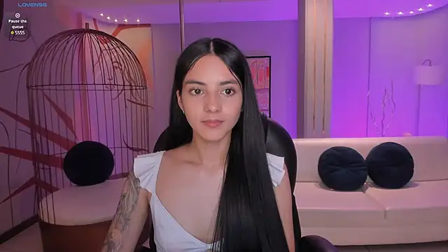 HannahJamesX online show from 13, 1, 2025