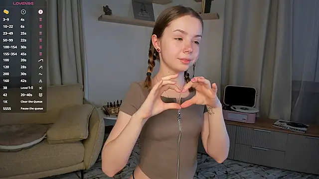 Snapshot of DominikaElis chatting on 9, 9, 2025 DominikaElis online show from 9, 9, 2025