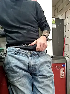 Snapshot of PublicNoFace chatting on 11, 3, 2025 PublicNoFace online show from 11, 3, 2025