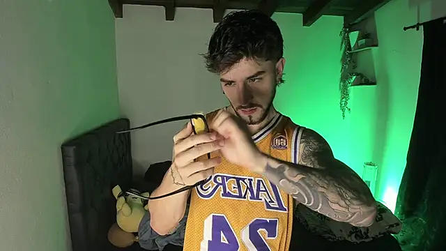 Valentino Xander online show from 22, 3, 2025