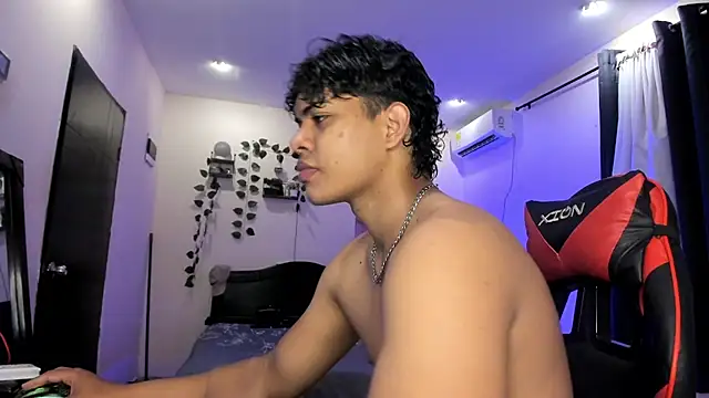 Snapshot of johan_beley_ chatting on 8, 4, 2026 johan beley online show from 8, 4, 2026