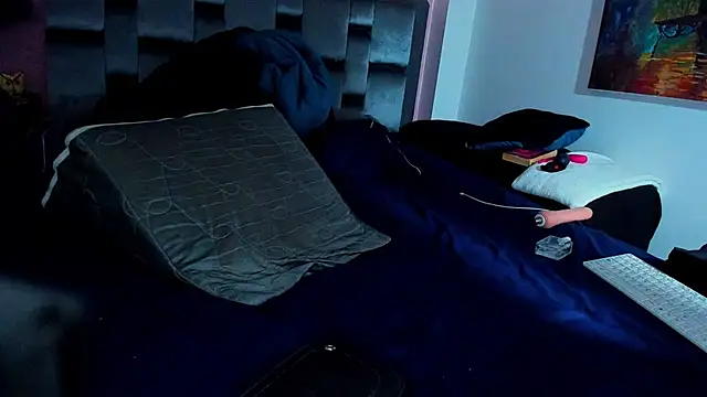 Piggy Eddy online show from 3, 2, 2025