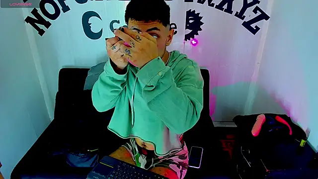 Piggy Eddy online show from 5, 11, 2025