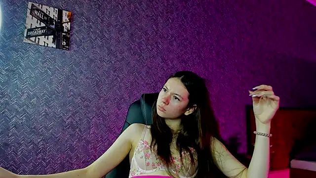Nicole Charm online show from 7, 12, 2024