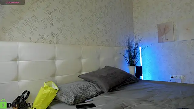 Nicole Charm online show from 14, 10, 2025