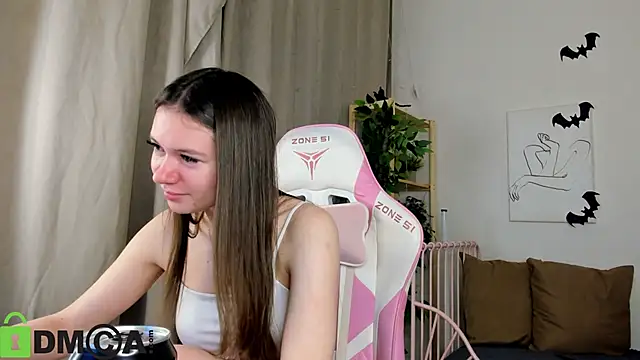 Nicole Charm online show from 29, 10, 2025