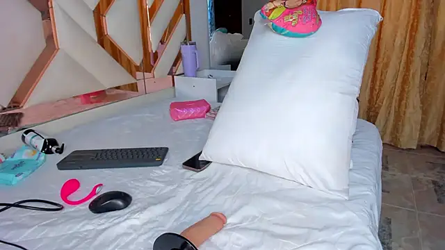 CintiaVega online show from 3, 10, 2025