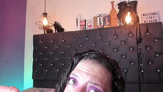 Vannesa gomezz online show from 1, 2, 2025