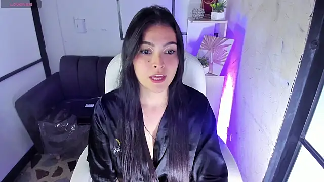 TifanyWhite  online show from 28, 1, 2025