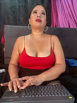 Snapshot of Leahstonee2 chatting on 14, 1, 2025 Leahstonee2 online show from 14, 1, 2025