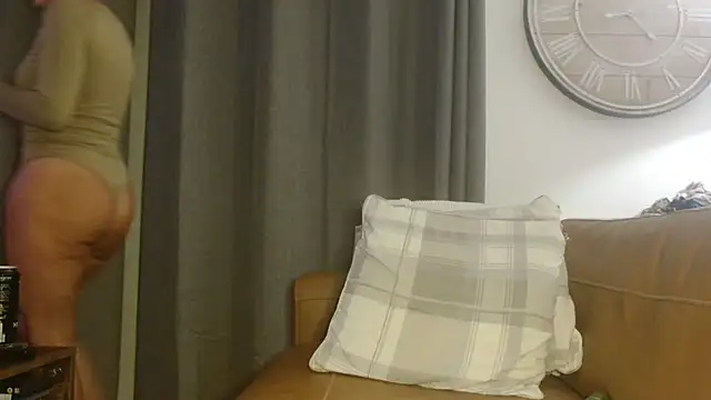 UKSYDNEYFOX online show from 23, 1, 2025