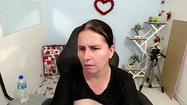 Snapshot of victoria_jones chatting on 22, 11, 2025 victoria jones online show from 22, 11, 2025