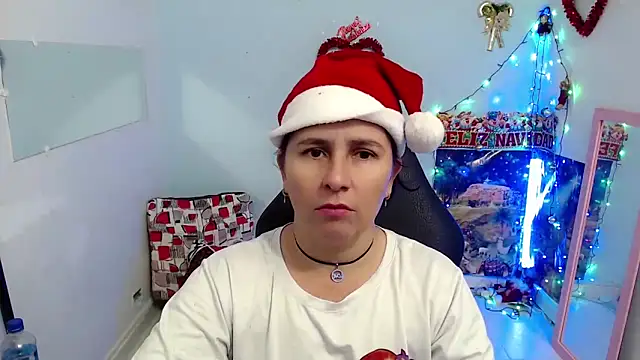 Snapshot of victoria_jones chatting on 15, 12, 2025 victoria jones online show from 15, 12, 2025