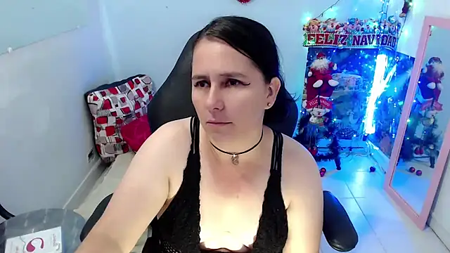 Snapshot of victoria_jones chatting on 19, 12, 2025 victoria jones online show from 19, 12, 2025