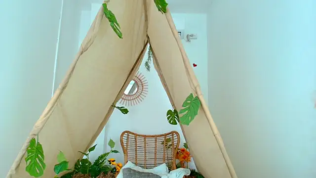 Ariella Ruiz online show from 16, 1, 2026