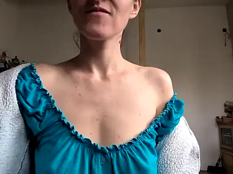 Snapshot of Milky_hairy_mommy chatting on 11, 3, 2025 Milky hairy mommy online show from 11, 3, 2025