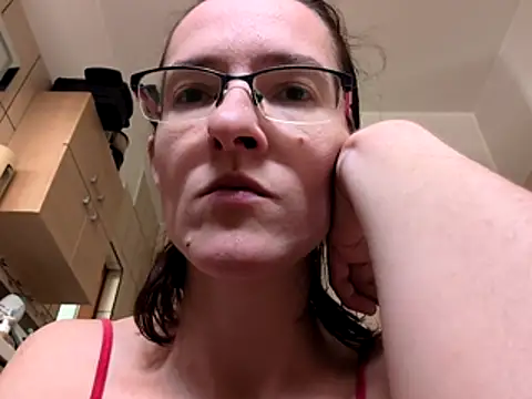 Snapshot of Milky_hairy_mommy chatting on 16, 12, 2025 Milky hairy mommy online show from 16, 12, 2025