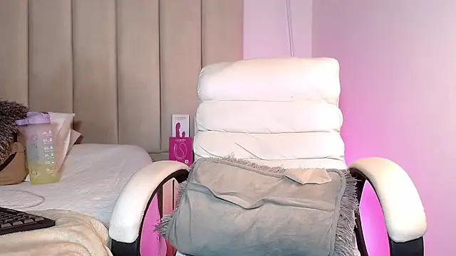 Snapshot of Britanymooree chatting on 2, 7, 2026 Britanymooree online show from 2, 7, 2026