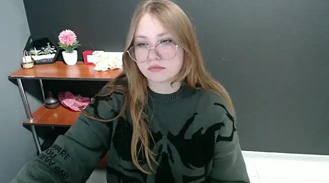 Snapshot of lady_minx chatting on 4, 12, 2024 lady minx online show from 4, 12, 2024