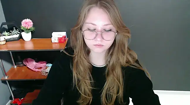 Snapshot of lady_minx chatting on 12, 12, 2024 lady minx online show from 12, 12, 2024