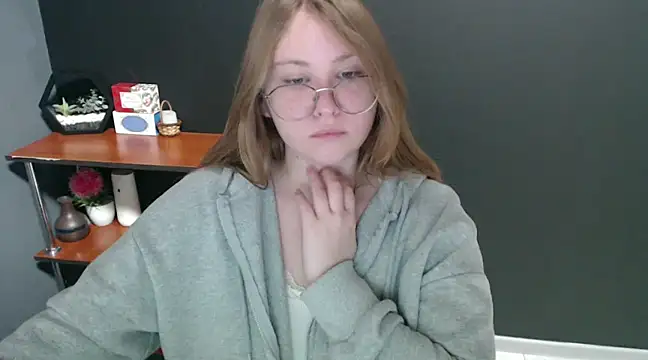 Snapshot of lady_minx chatting on 27, 12, 2024 lady minx online show from 27, 12, 2024