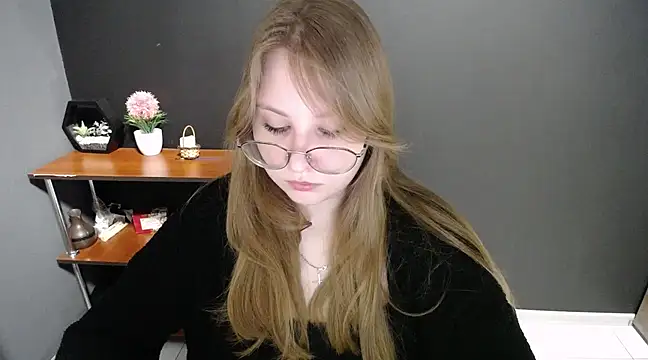 Snapshot of lady_minx chatting on 17, 3, 2025 lady minx online show from 17, 3, 2025