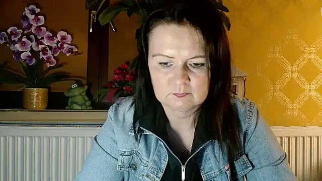 Snapshot of DoreenLips chatting on 22, 1, 2025 DoreenLips online show from 22, 1, 2025