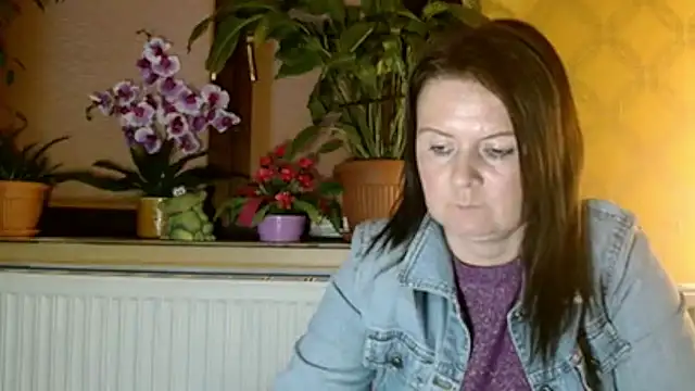 Snapshot of DoreenLips chatting on 5, 2, 2025 DoreenLips online show from 5, 2, 2025