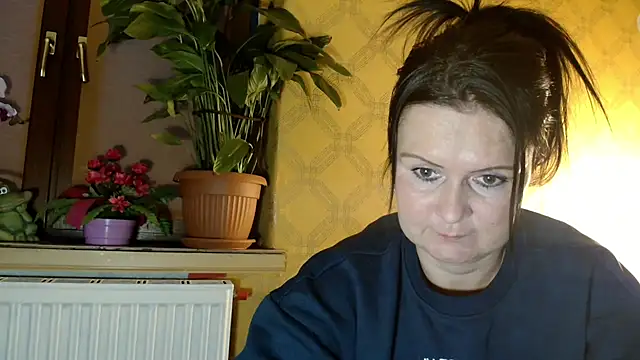 Snapshot of DoreenLips chatting on 12, 2, 2025 DoreenLips online show from 12, 2, 2025