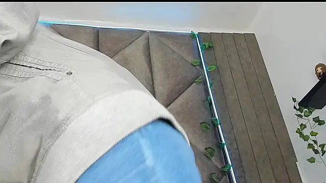 AbbyWathson online show from 8, 11, 2025