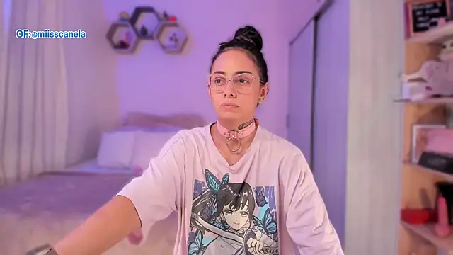 Aleja24Evans online show from 6, 10, 2025