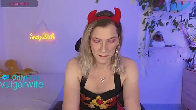 Snapshot of vulgar_wife chatting on 26, 10, 2025 vulgar wife online show from 26, 10, 2025