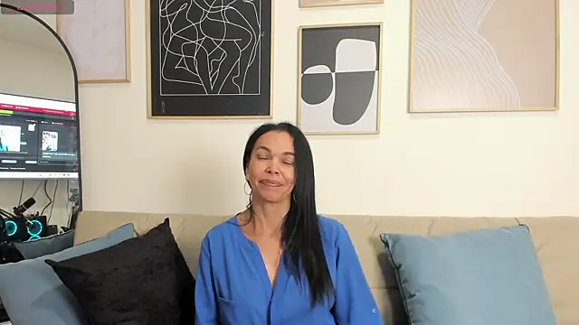 Evawalker  online show from 19, 1, 2025