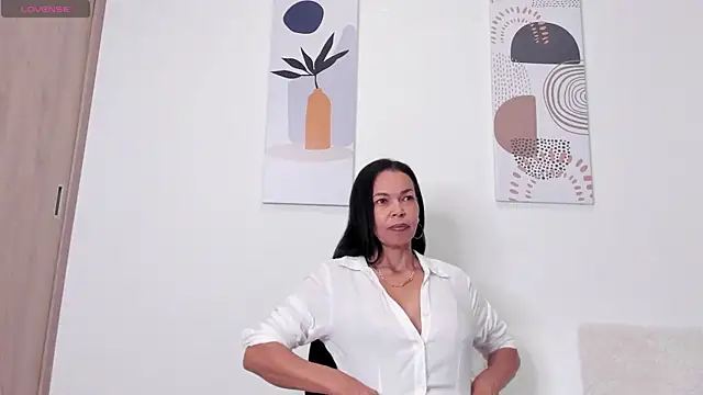 Evawalker  online show from 26, 1, 2025