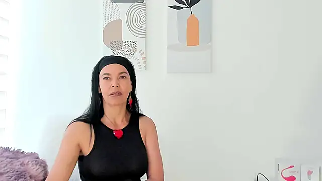 Evawalker  online show from 18, 10, 2025