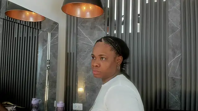 SaraiEvans online show from 8, 2, 2025